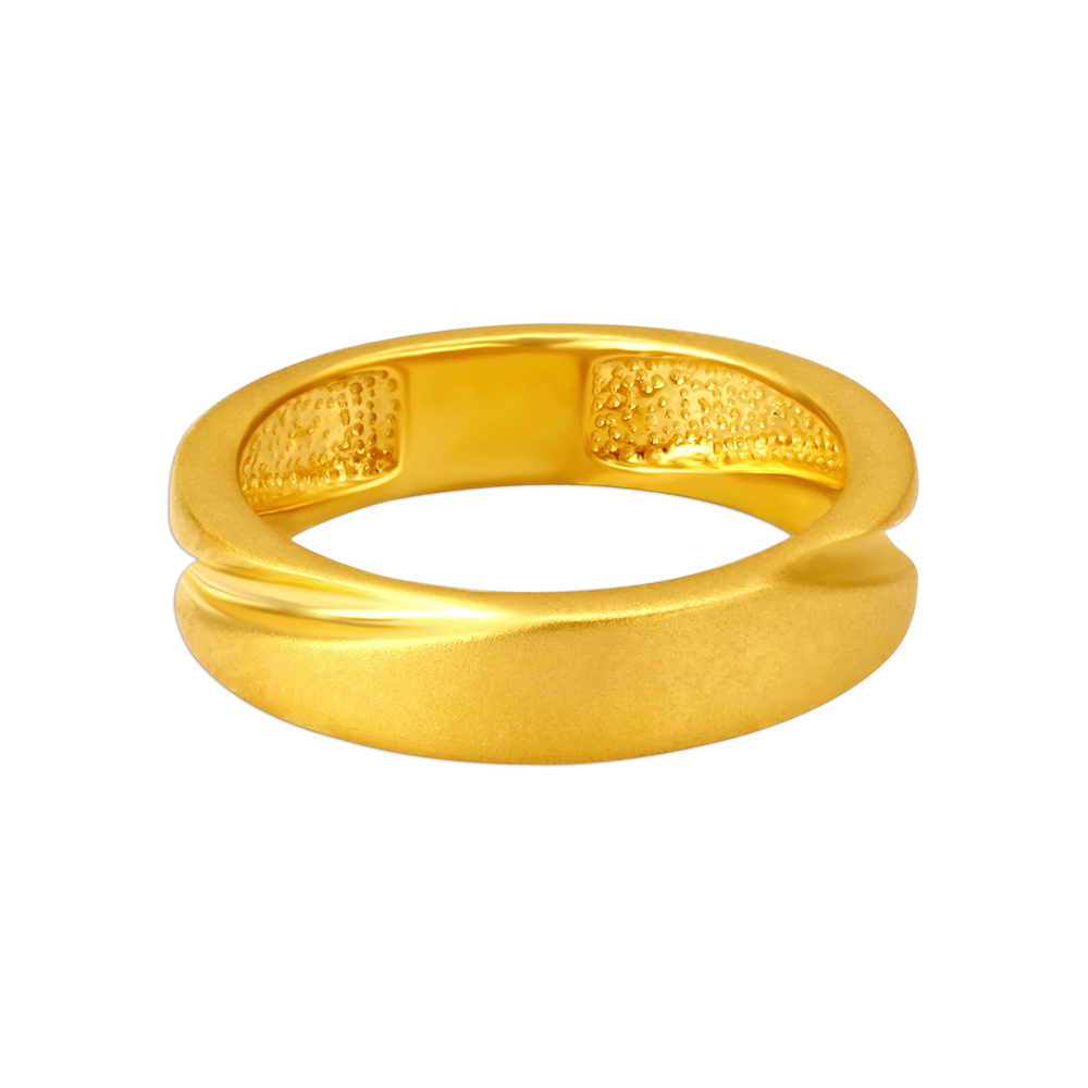 Striking 22 Karat Yellow Gold Swirled Finger Ring
Striking 22 Karat Yellow Gold Swirled Finger Ring