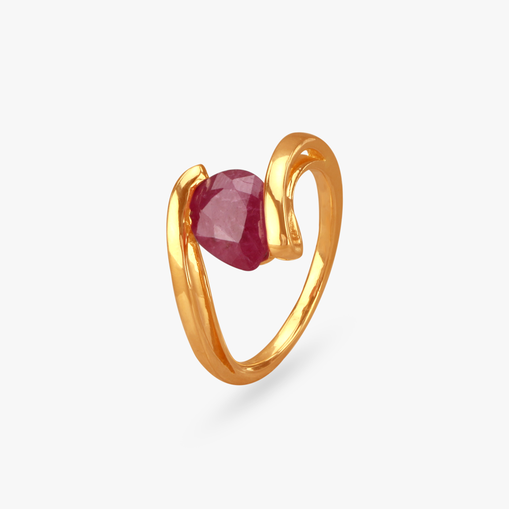 Ruby Twist Gold Finger Ring
Ruby Twist Gold Finger Ring