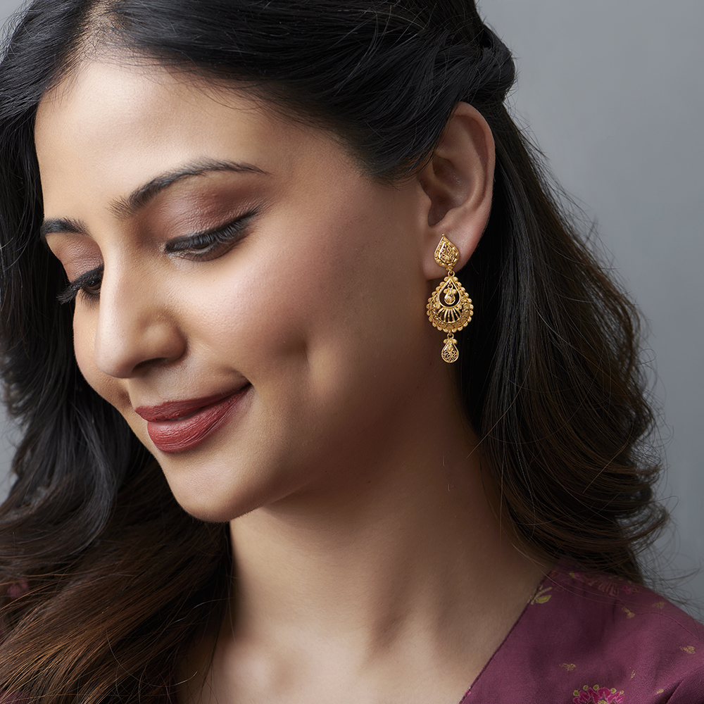 Captivating Floral Gold Drop Earrings
Captivating Floral Gold Drop Earrings