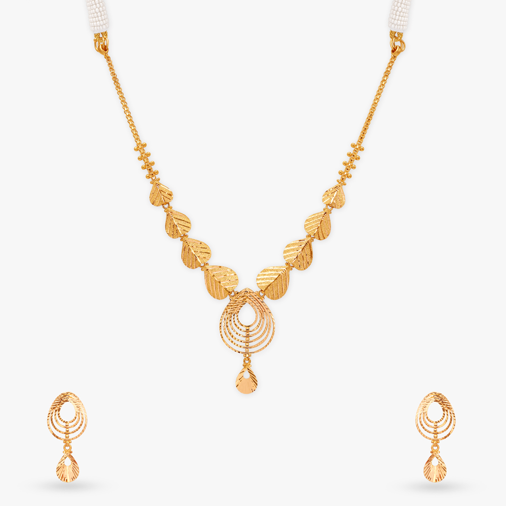 Leaf Motif Gold Necklace Set
Leaf Motif Gold Necklace Set
