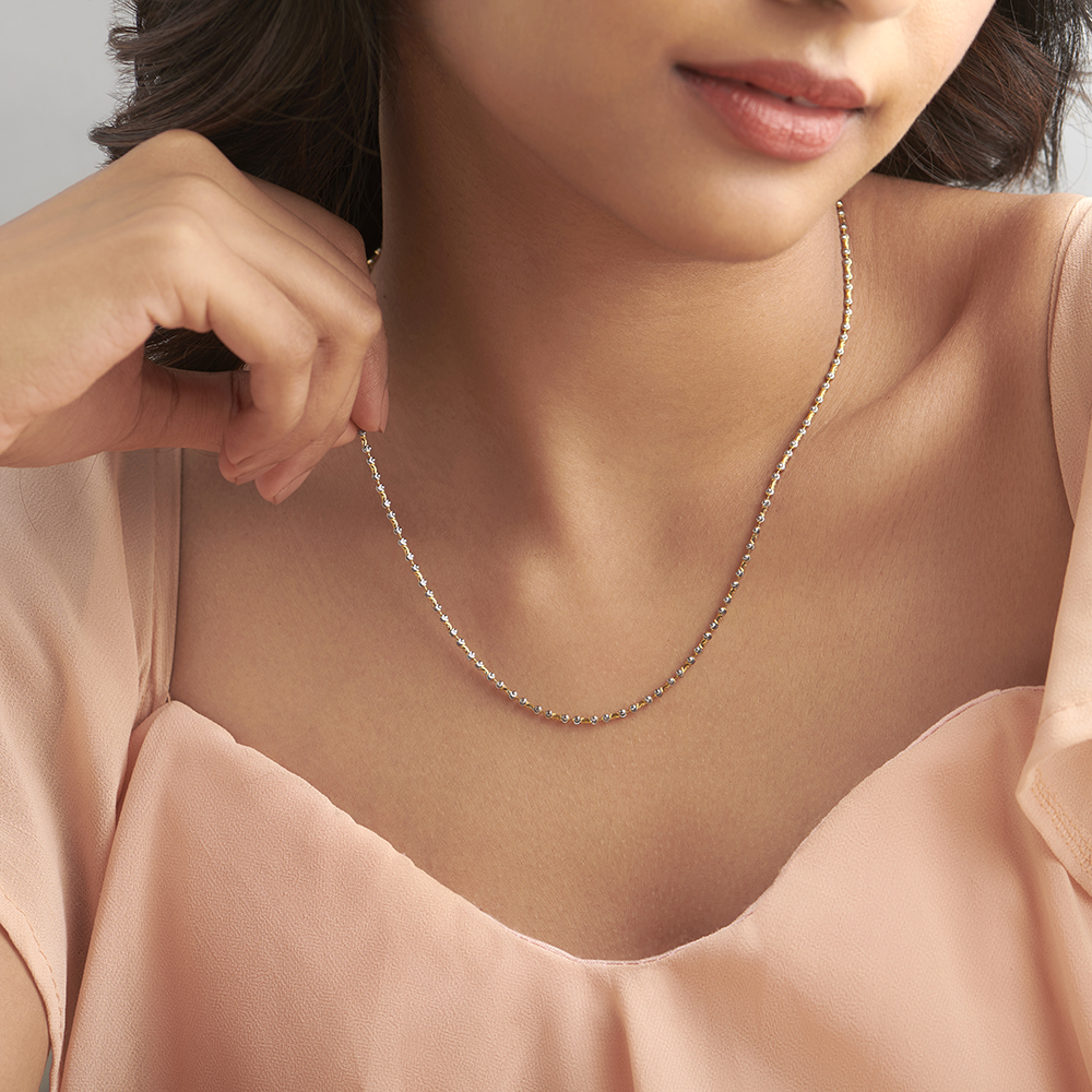 Graceful Geometric Gold Chain
Graceful Geometric Gold Chain