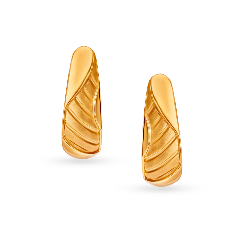 Bold and Simple Hoop Earrings
Bold and Simple Hoop Earrings