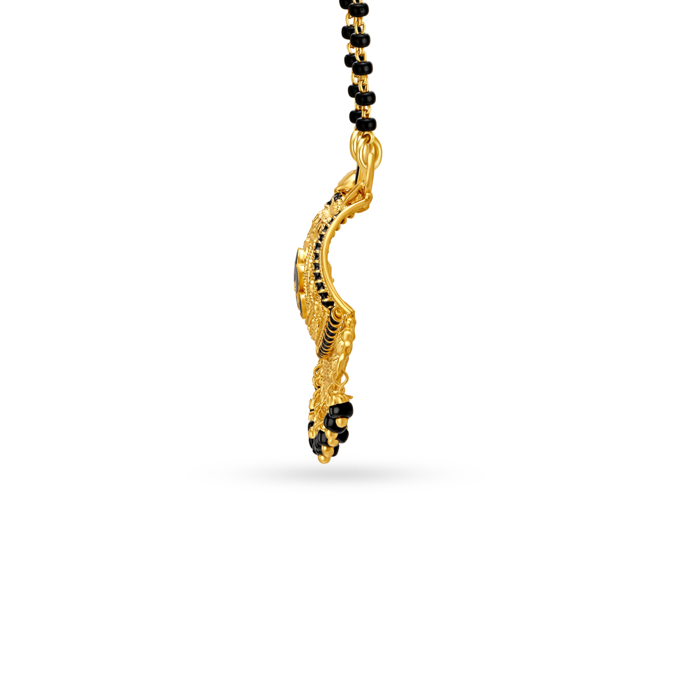 Glittering Gold Pendant
Glittering Gold Pendant