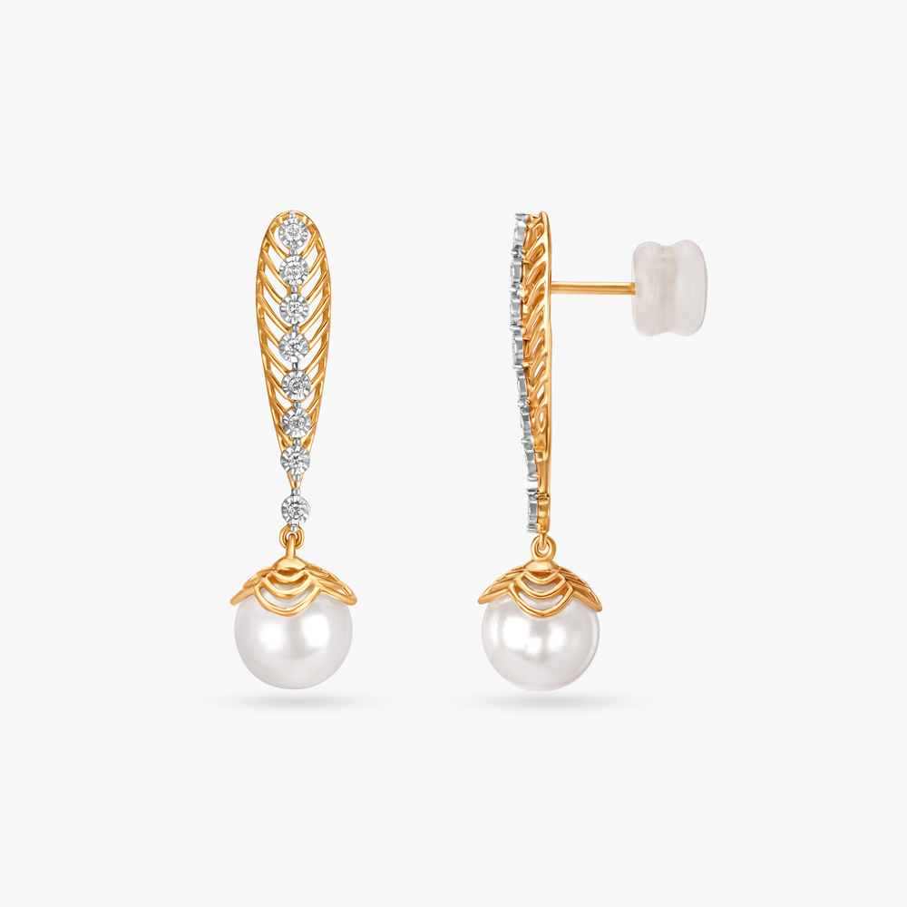 Glamorous Diamond and Gold Drop Earrings with rock crystal
Glamorous Diamond and Gold Drop Earrings with rock crystal