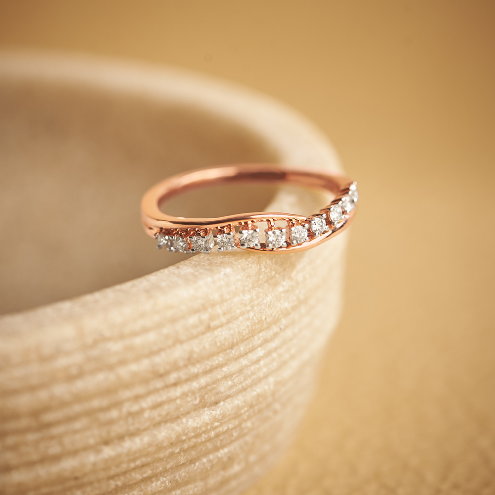 Sleek Rose Gold Finger Ring
Sleek Rose Gold Finger Ring