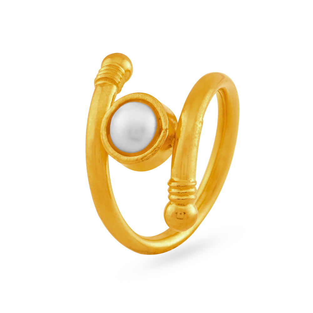 Sleek and Stunning Gold Finger Ring
Sleek and Stunning Gold Finger Ring