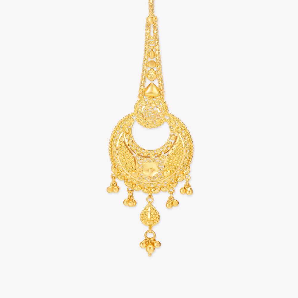 Entrancing Traditional Maang Tikka
Entrancing Traditional Maang Tikka