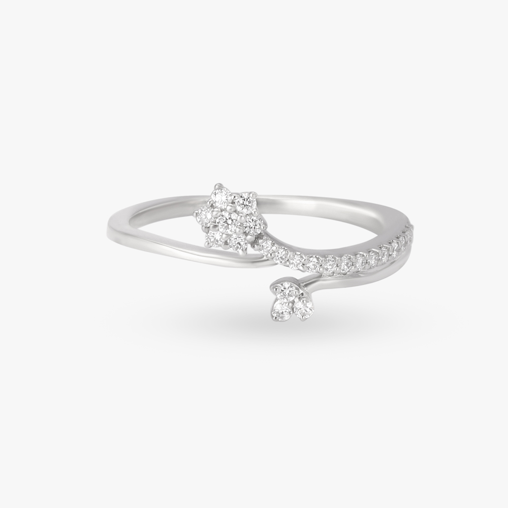 Entwine Diamond Finger Ring
Entwine Diamond Finger Ring