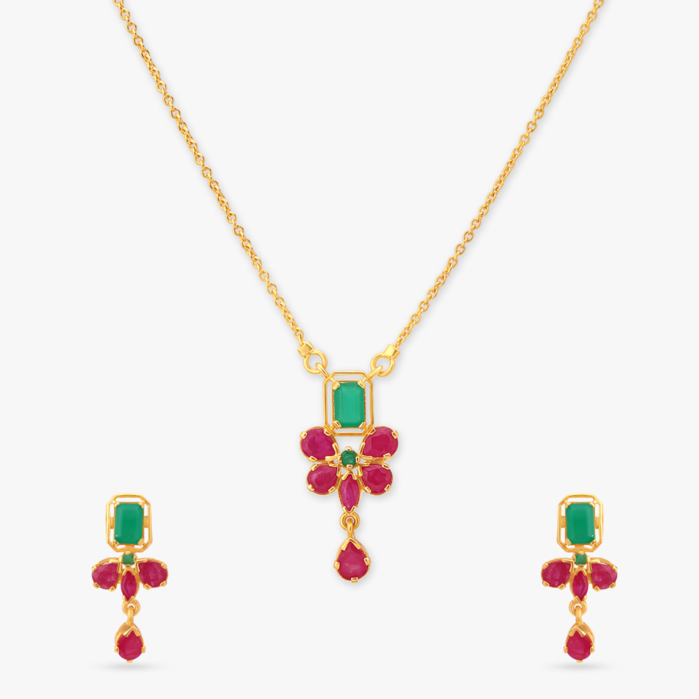 Chic Gold Necklace Set
Chic Gold Necklace Set