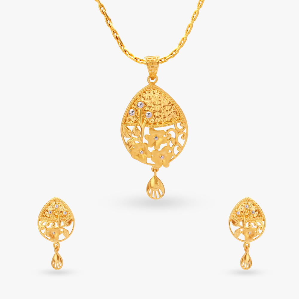 Exquisite Floral Drop Gold Pendant and Earrings Set
Exquisite Floral Drop Gold Pendant and Earrings Set