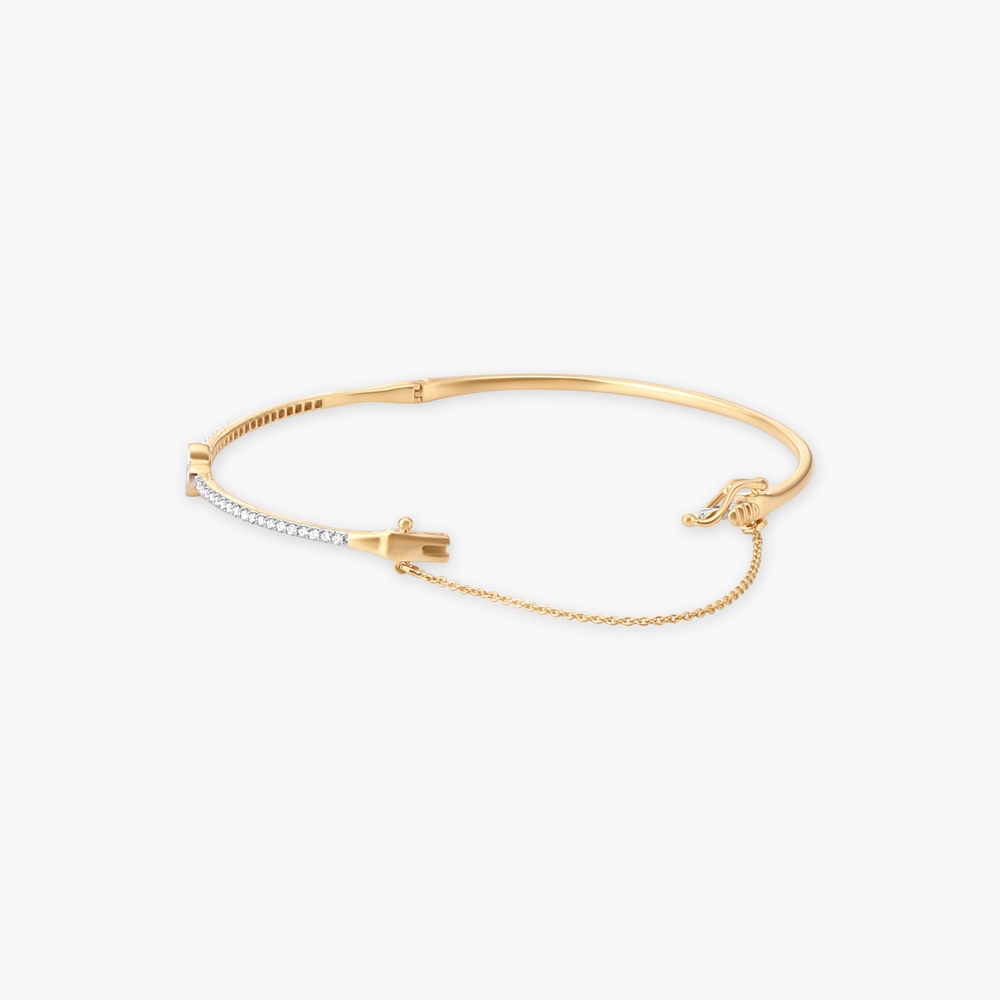 Enchanting Openable Diamond Bangle
Enchanting Openable Diamond Bangle