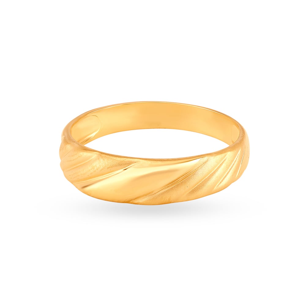 Sculpted Gold Finger Ring for Men
Sculpted Gold Finger Ring for Men