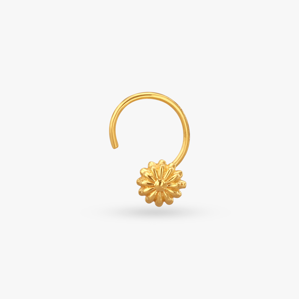 Charming Daisy Gold Nose Pin
Charming Daisy Gold Nose Pin