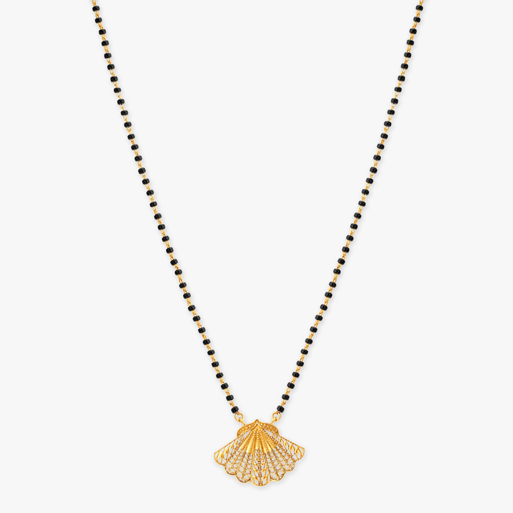 Shell-Shaped Gold Mangalsutra
Shell-Shaped Gold Mangalsutra