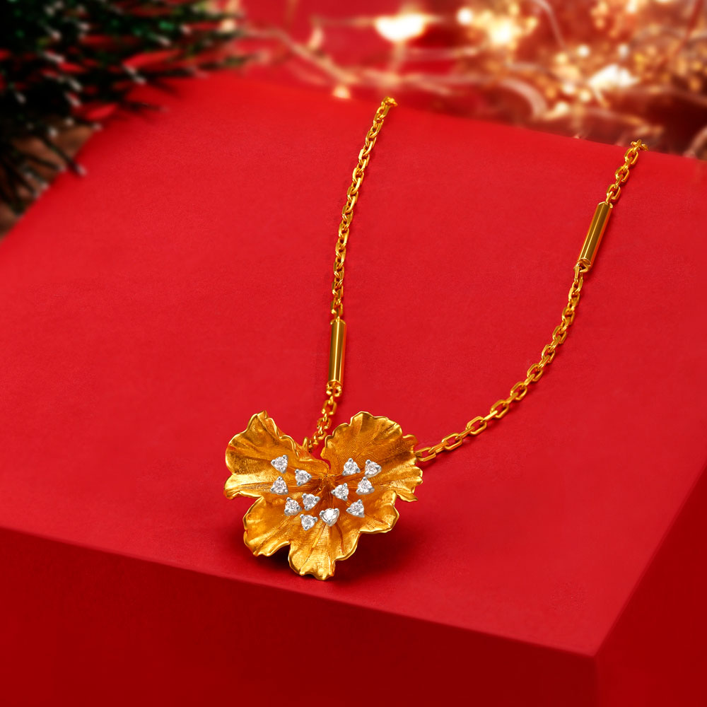 Shimmering Petals Diamond Pendant with Chain
Shimmering Petals Diamond Pendant with Chain