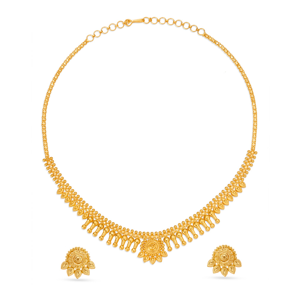 Elegant Gold Necklace Set
Elegant Gold Necklace Set