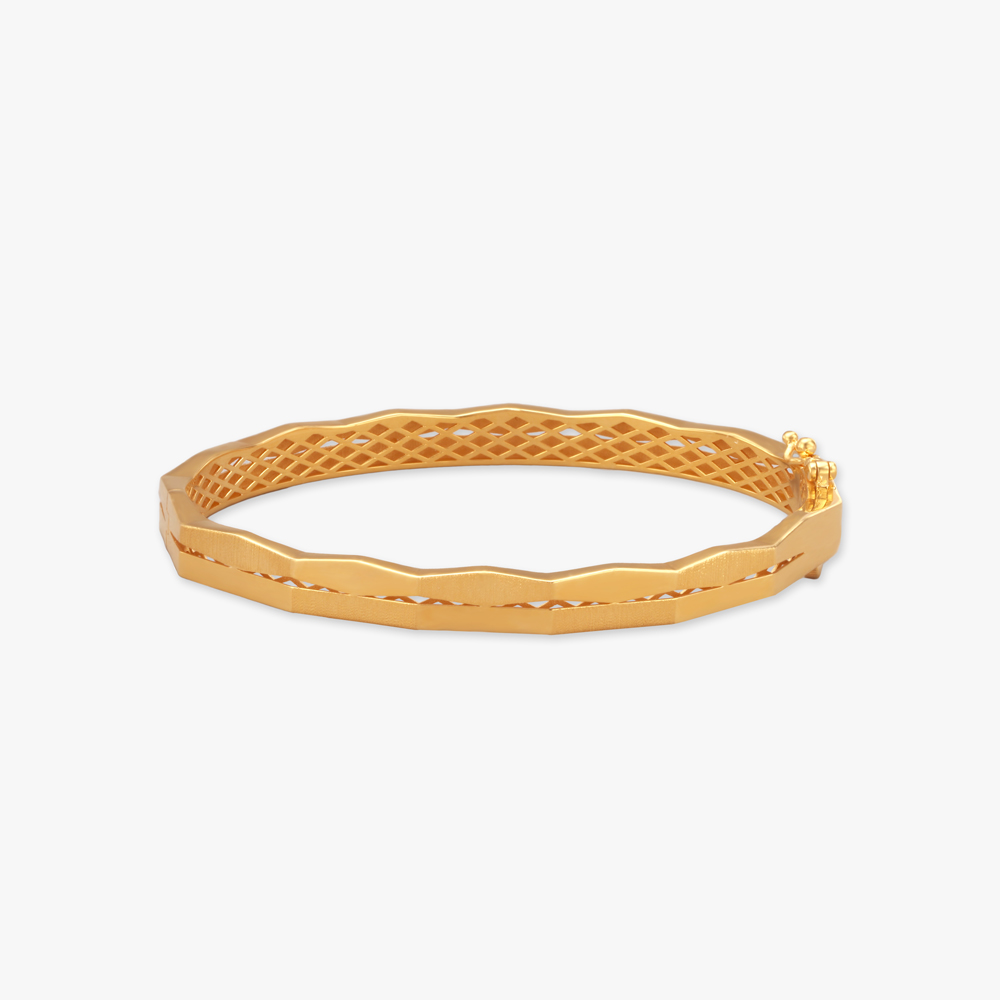 Wave Lattice Gold Bangle
Wave Lattice Gold Bangle