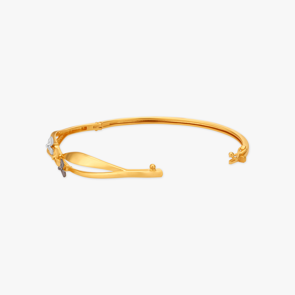Gilded Blossoms Bangle
Gilded Blossoms Bangle
