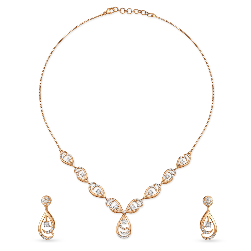 Distinct Stately Diamond and Gold Necklace Set
Distinct Stately Diamond and Gold Necklace Set