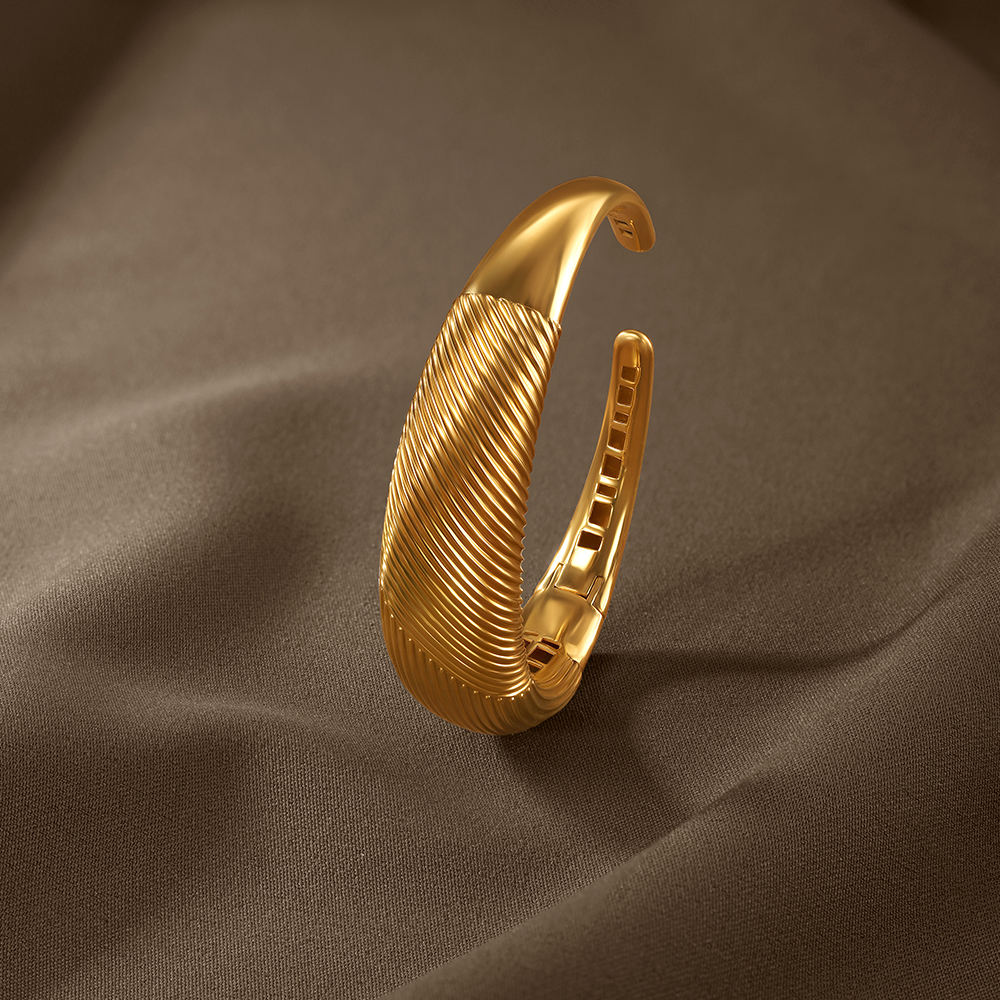 Minimalist Cuff Bangle
Minimalist Cuff Bangle