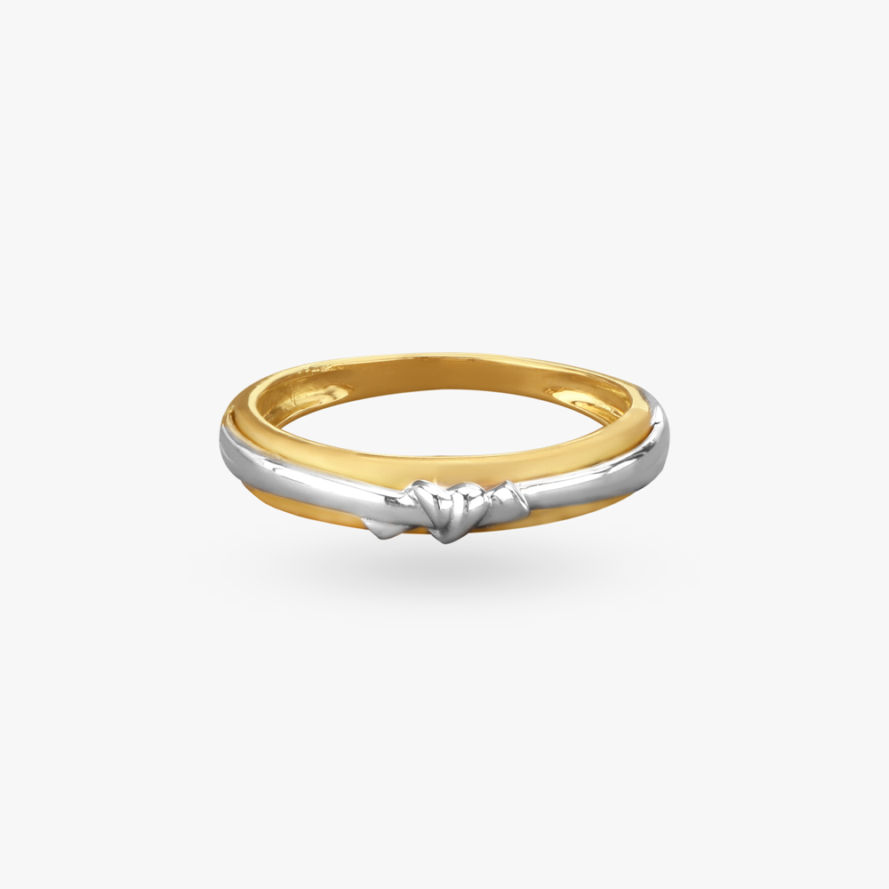 Radiant Twist Gold Finger Ring
Radiant Twist Gold Finger Ring
