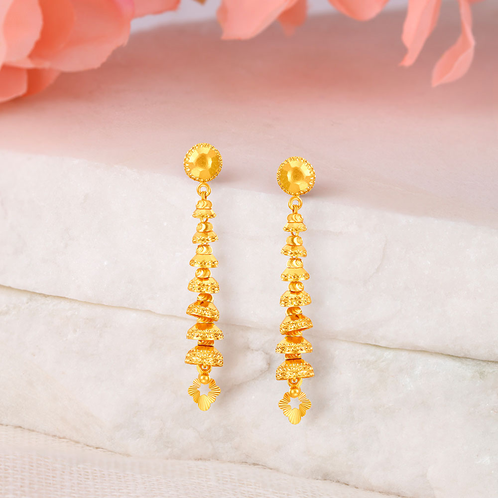 Traditional Dazzling Gold Jhumkas
Traditional Dazzling Gold Jhumkas