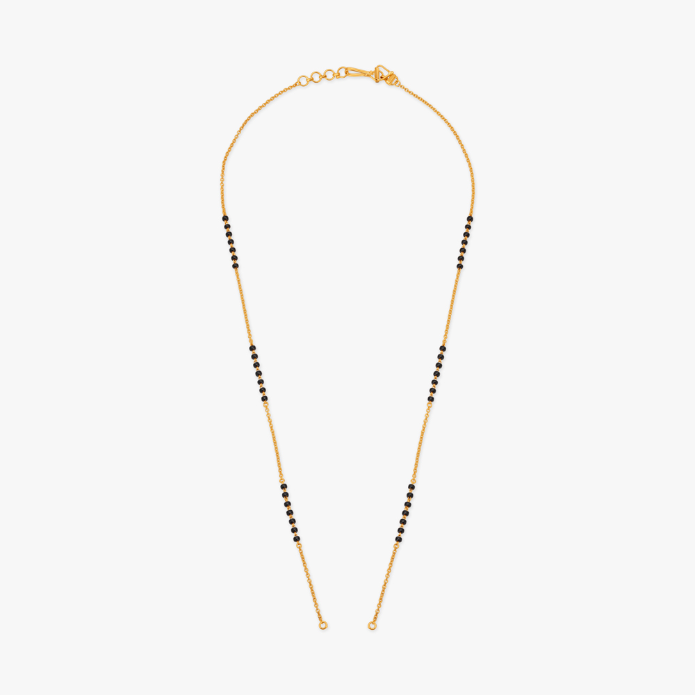 Minimalistic Mangalsutra Chain
Minimalistic Mangalsutra Chain
