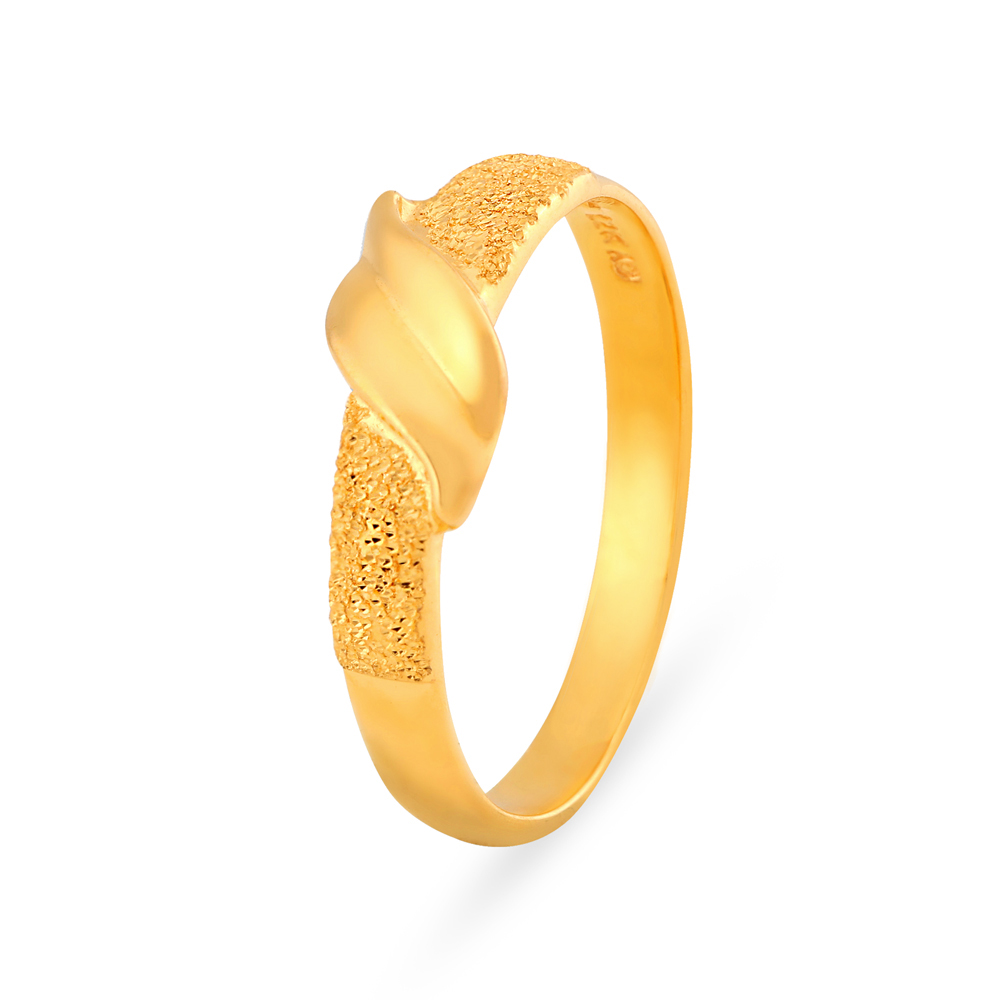 Shimmering Nature Inspired Gold Ring
Shimmering Nature Inspired Gold Ring