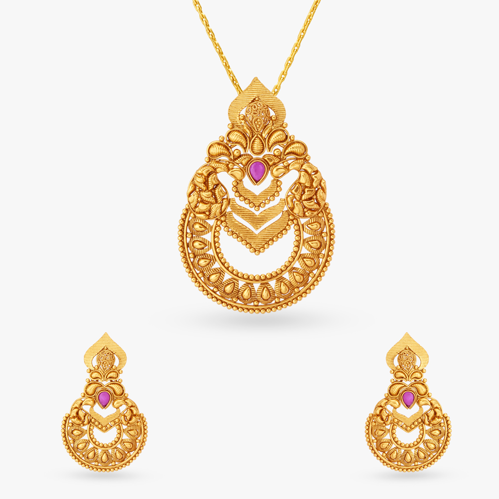 Gleaming Pendant and Earrings Set
Gleaming Pendant and Earrings Set