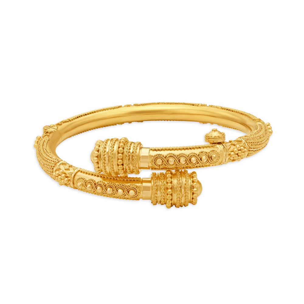 Dazzling Rawa Work Gold Bangle
Dazzling Rawa Work Gold Bangle