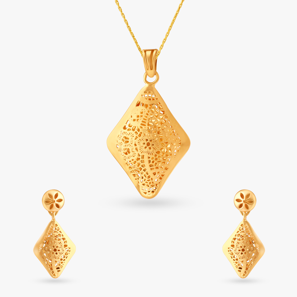 Refined Simplicity Pendant and Earrings Set
Refined Simplicity Pendant and Earrings Set