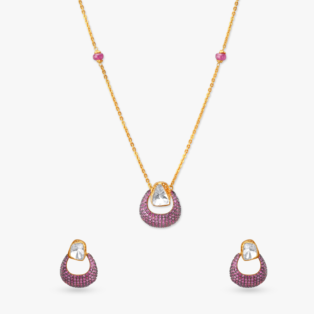 Timeless Grace Gold Necklace Set
Timeless Grace Gold Necklace Set