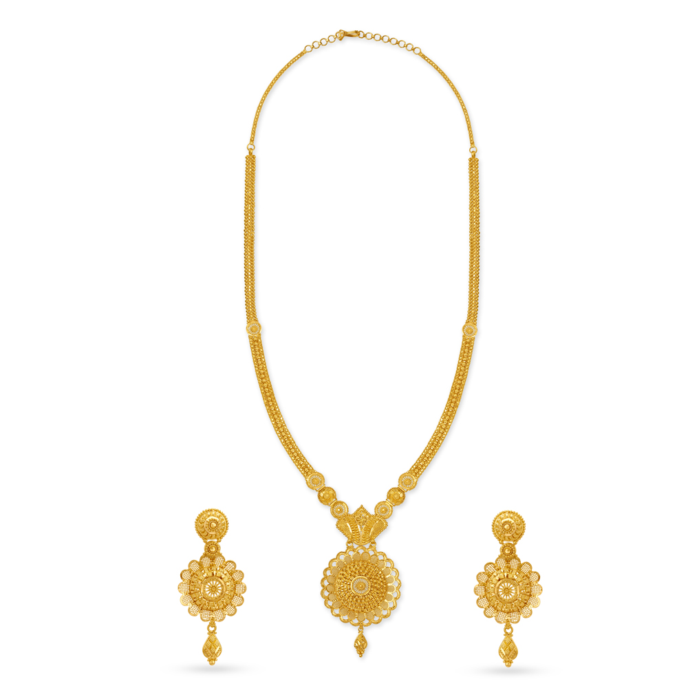 Luminous Yellow Gold Floral Disc Necklace and Earrings Set
Luminous Yellow Gold Floral Disc Necklace and Earrings Set