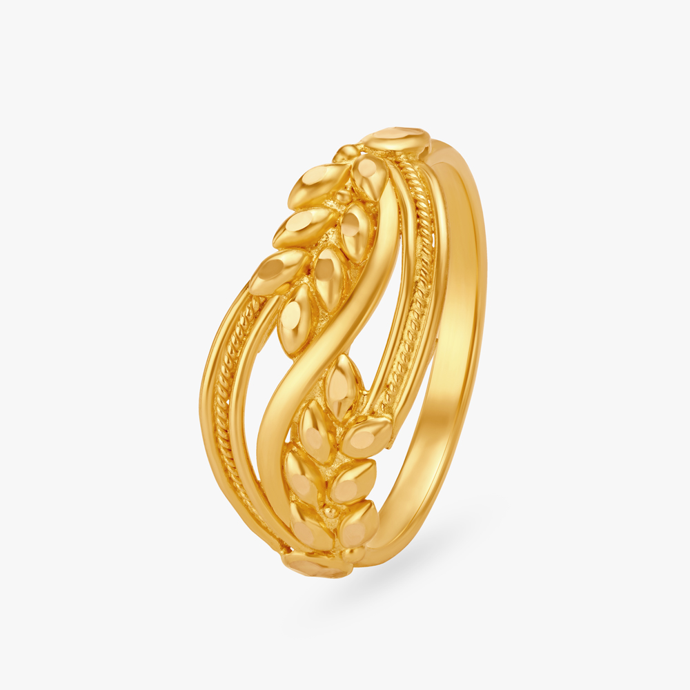 Classy Crossover Ring
Classy Crossover Ring