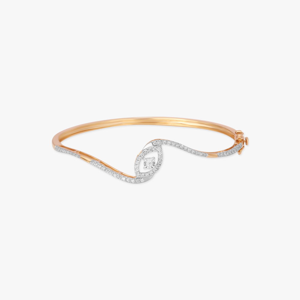 Wavy Diamond Bangle
Wavy Diamond Bangle