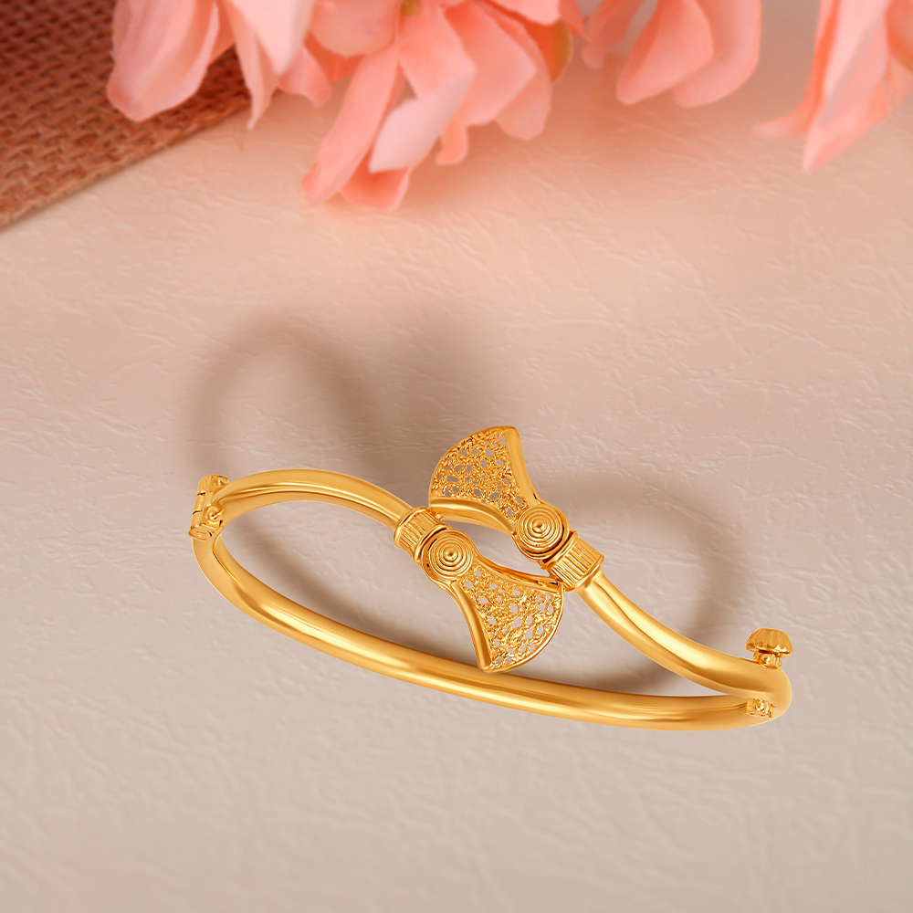 

Splendid Filigree Work Gold Bangle