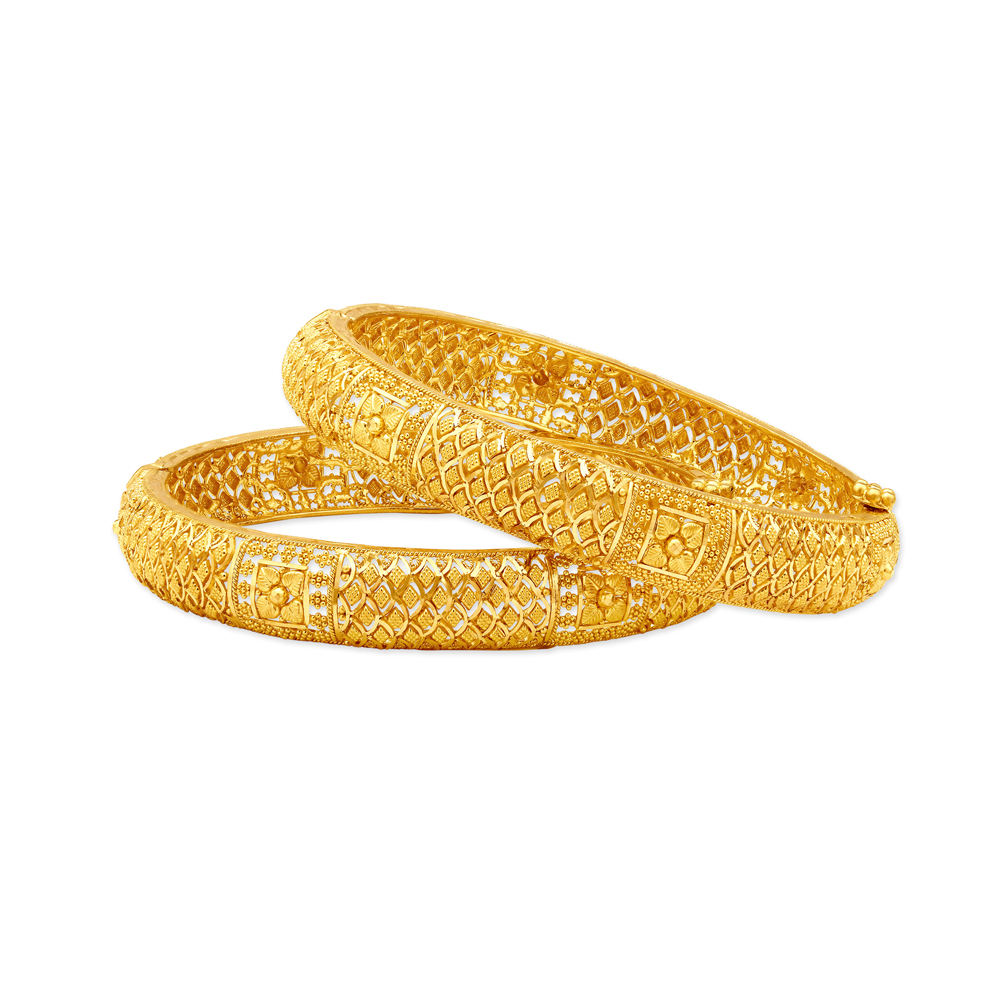 

Otherworldly 22 Karat Yellow Gold Scaled Bangle