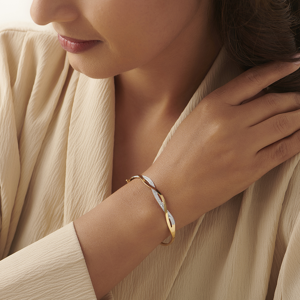 

Bold Waves Diamond Bangle