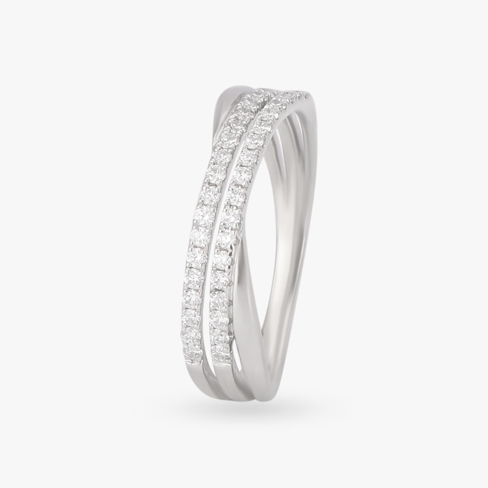 Twisted Diamond Finger Ring