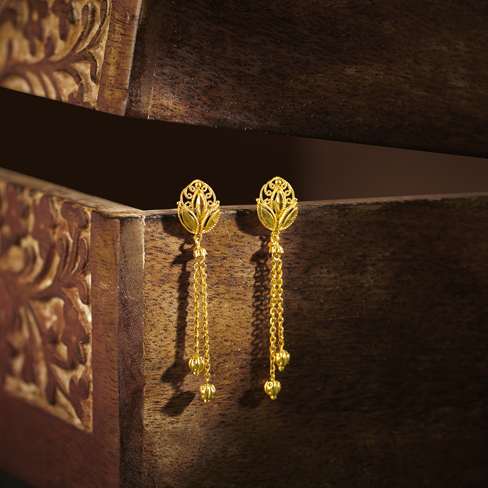 

Trendy Floral Drop Earrings