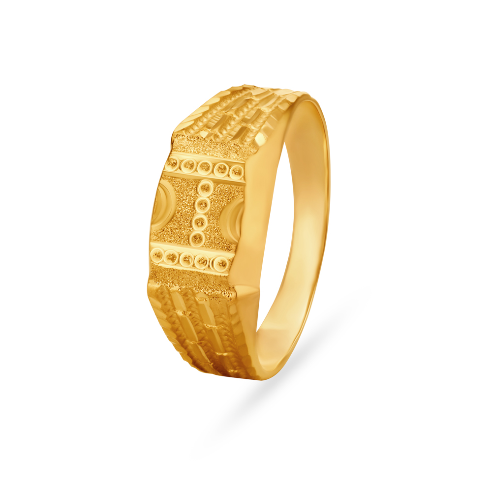 

Opulent Geometric Ring