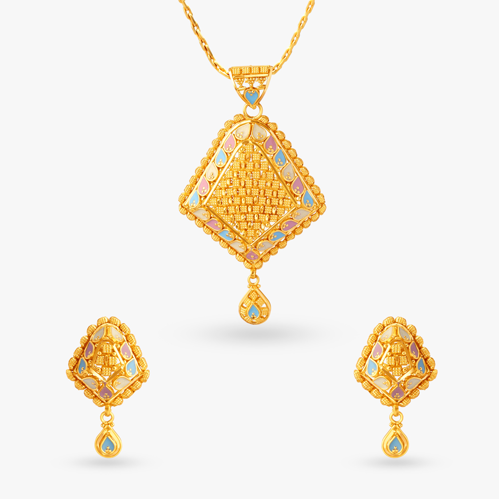 

Filigree Gold Pendant and Earrings Set