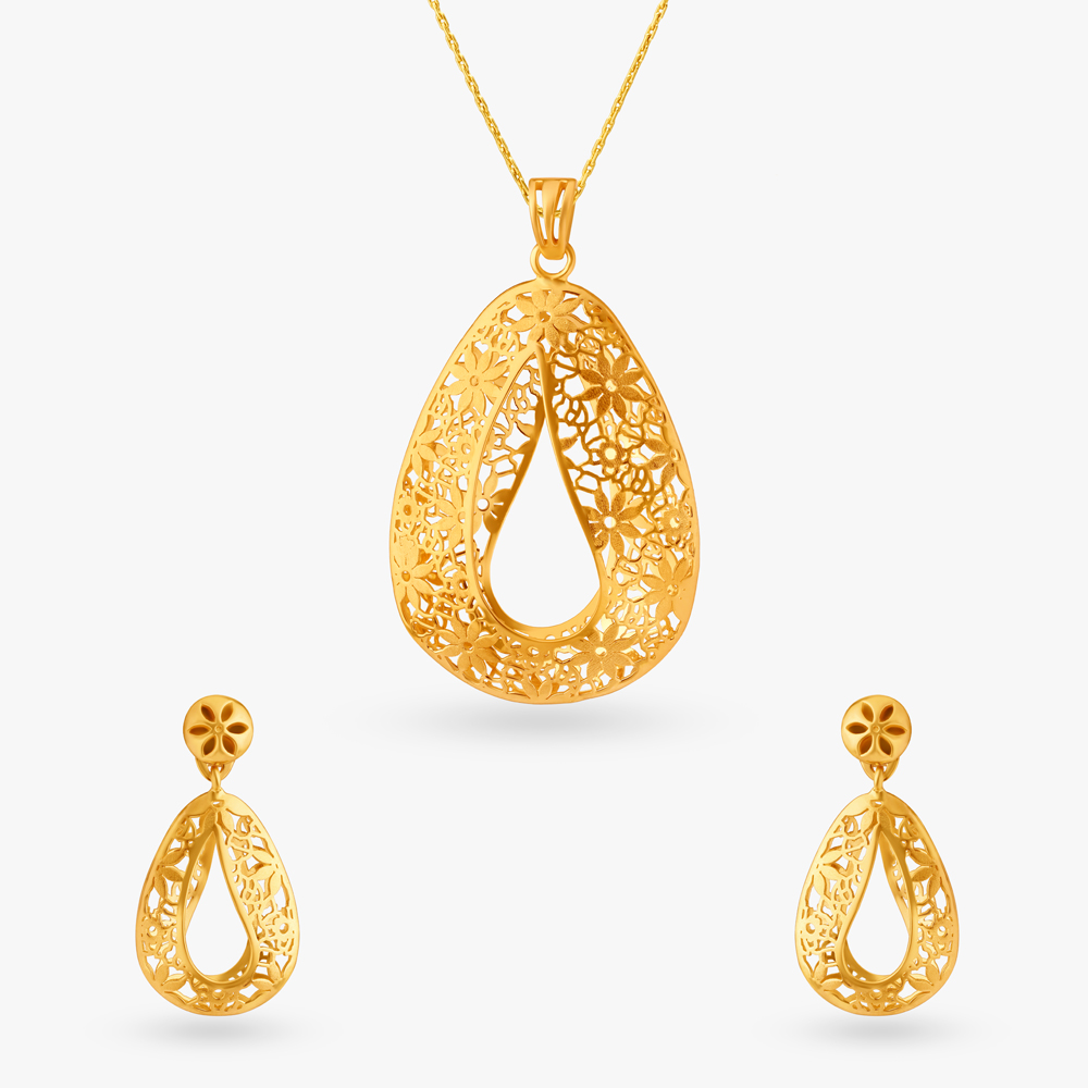 Casual Opulence Pendant and Earrings Set