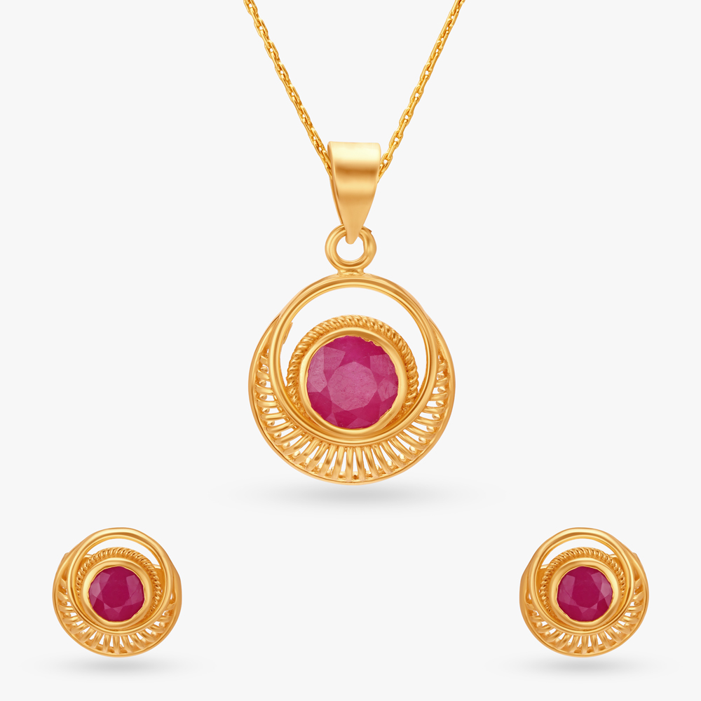 Quirky Elegance Pendant With Earrings Set