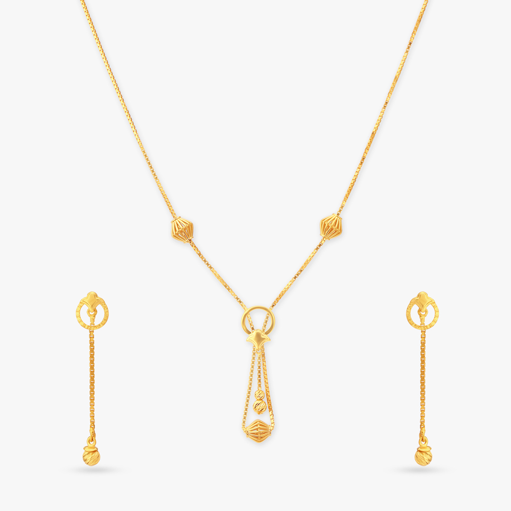 

Sleek Dazzling Necklace Set