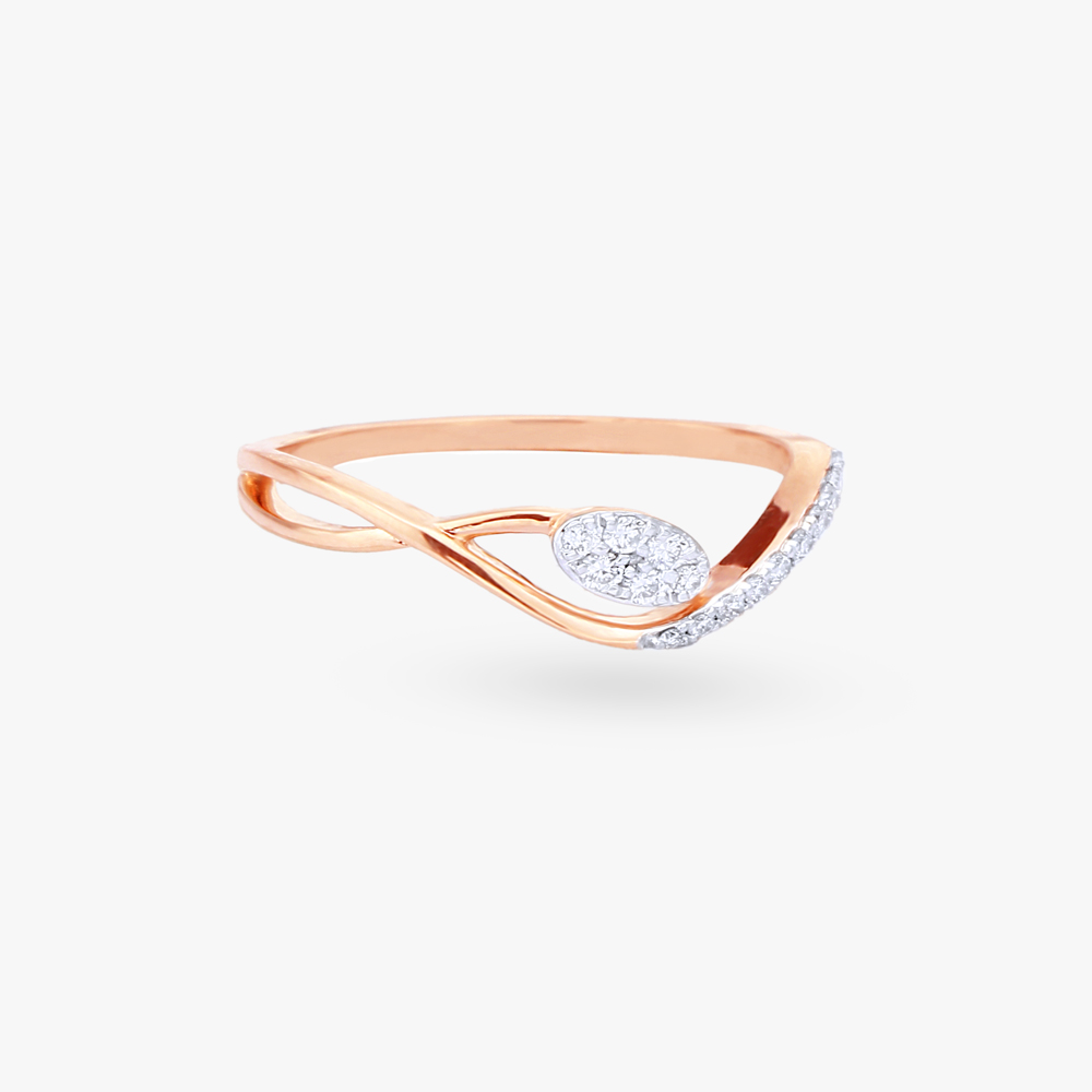 

Twisted Elegance Diamond Finger Ring