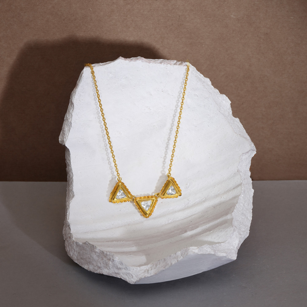 

Abstract Stunning Necklace
