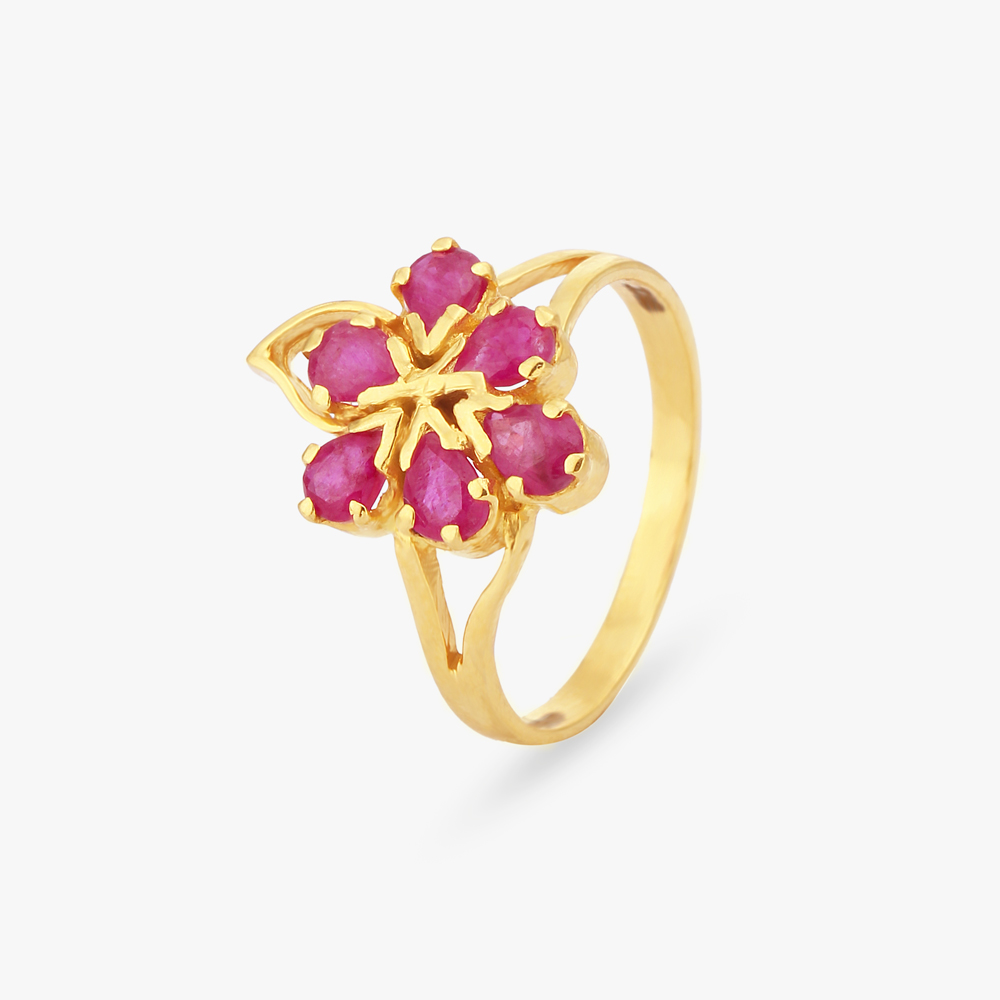 Emanating Gold Finger Ring