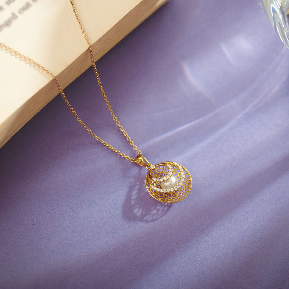 Radial Mesh Pearl and Diamond Pendant