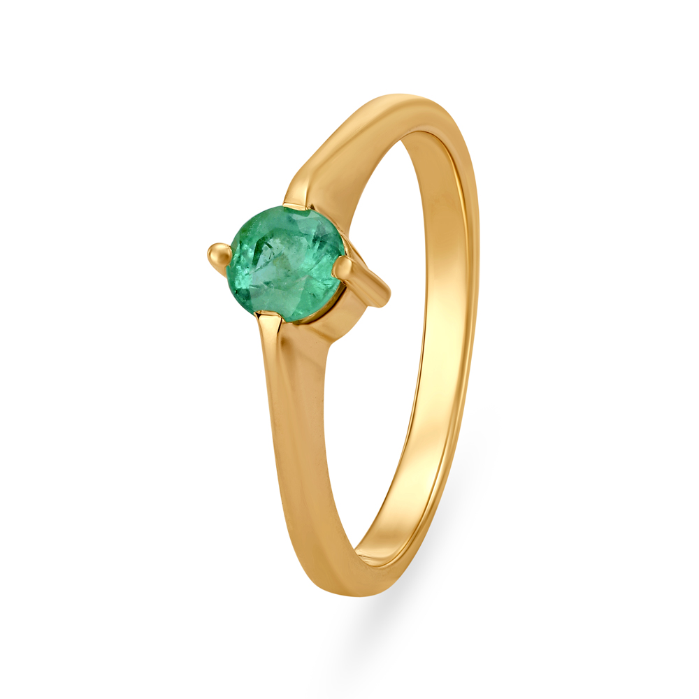 

Gleaming Green Emerald Finger Ring